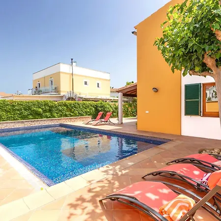 Vivienda Con Piscina En