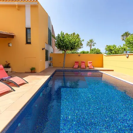 Vivienda Con Piscina En 度假居