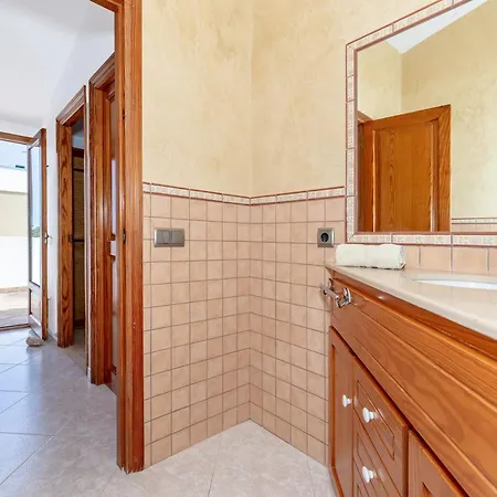 度假居 Vivienda Con Piscina En 休达德亚